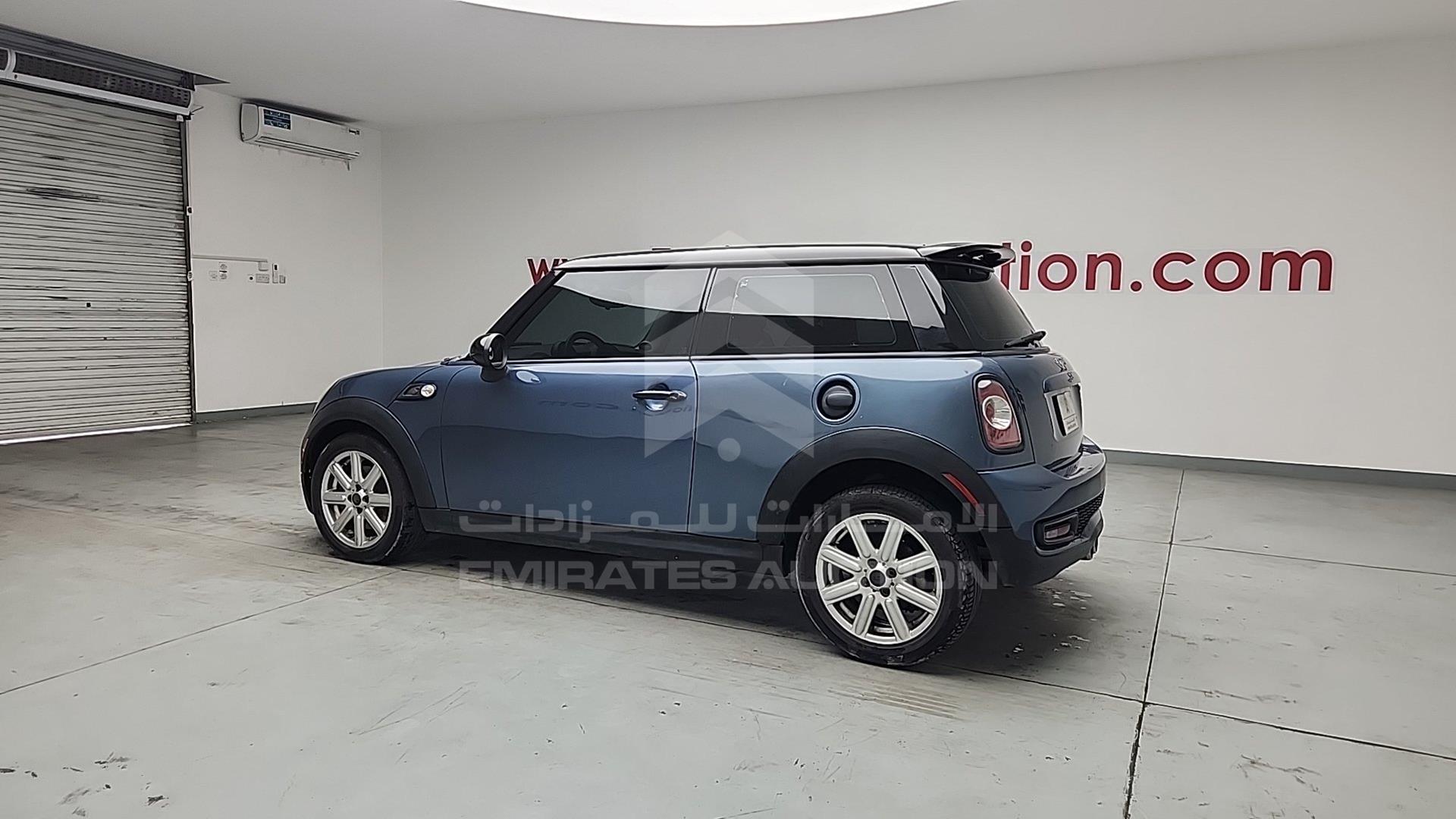 2011 MINI COOPER VIN: WMWSV3C58BTY11241