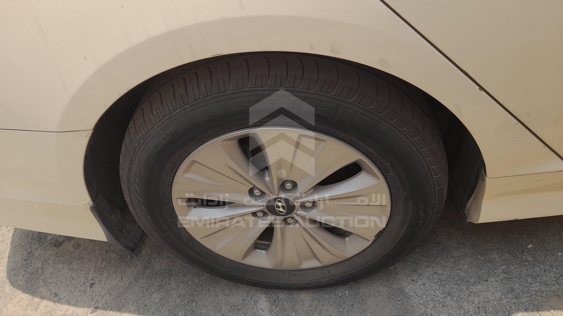 2018 HYUNDAI SONATA VIN: KMHE24139JA082043