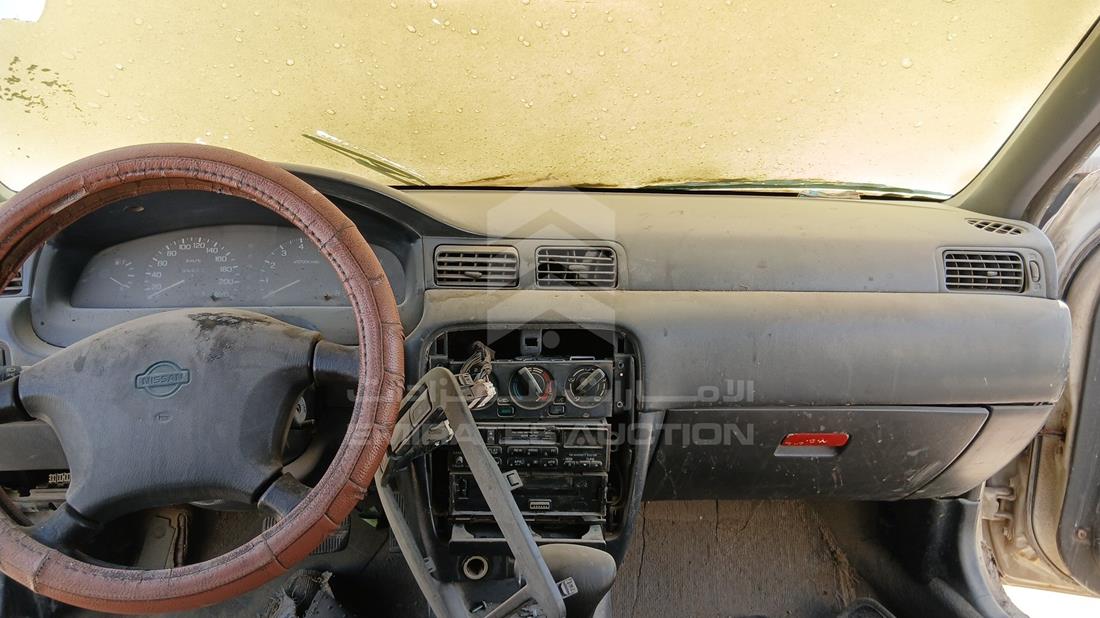نيسان صني 1998 — زاوية الواجهة الكاملة — صورة 15