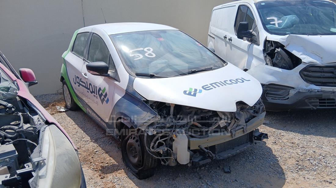 2019 Renault Zoe — Front Right Angle — Photo 9