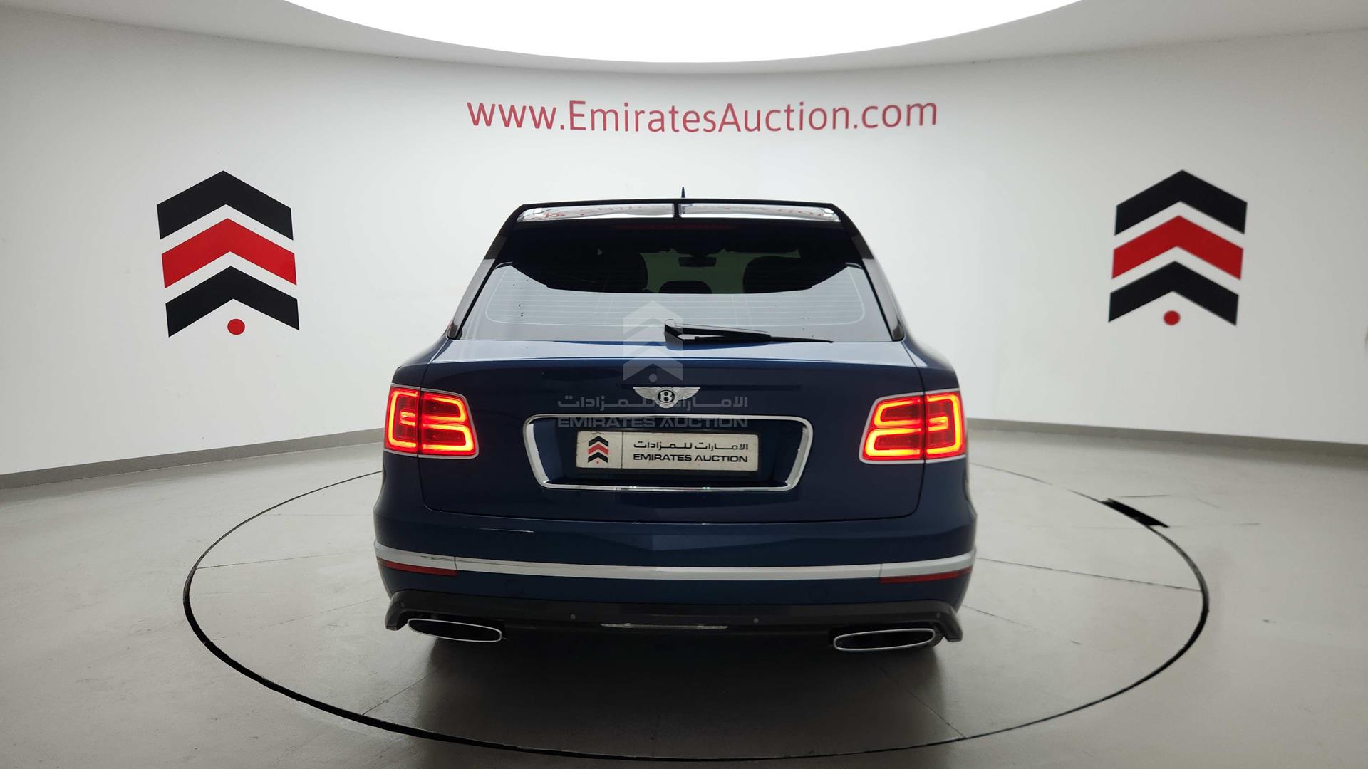 2017 BENTLEY BENTAYGA VIN: SJAAB1ZV0HC013457