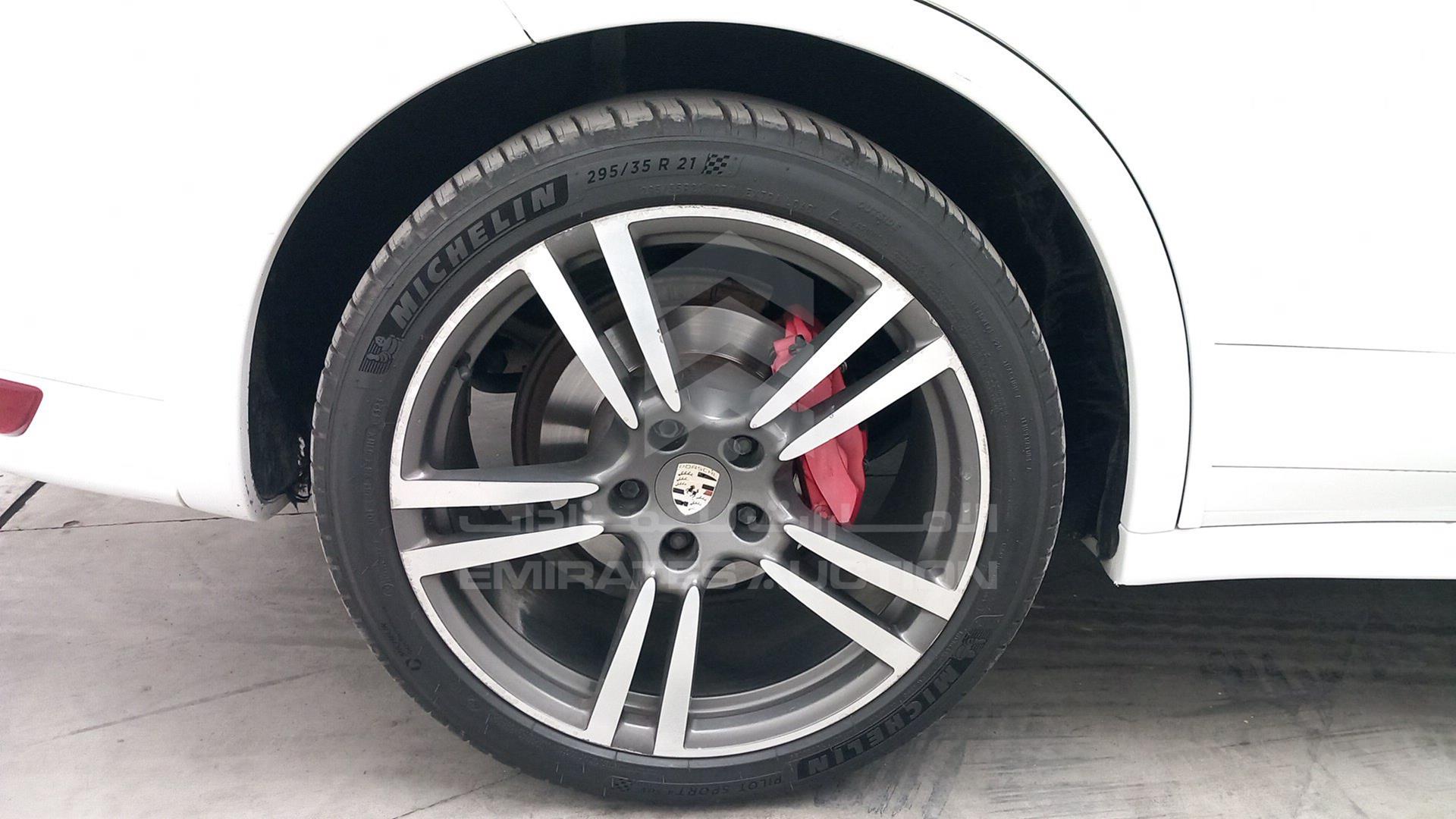 2013 PORSCHE CAYENNE GTS VIN: WP1ZZZ92ZDLA74142