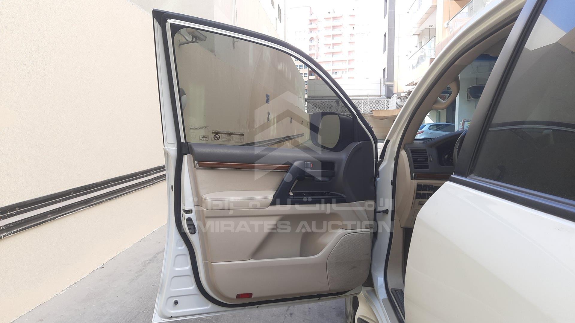2018 TOYOTA LAND CRUISER VIN: JTMHU01J1J5143686