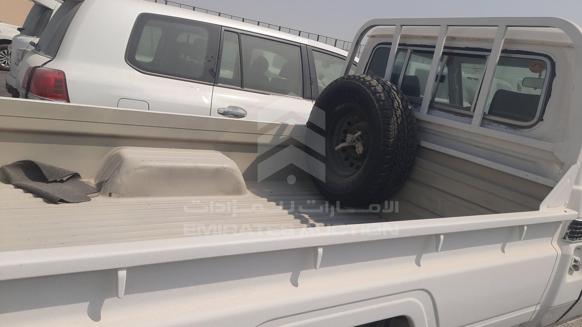 2000 TOYOTA LAND CRUISER PICKUP VIN: JTFLJ71J4Y8000999