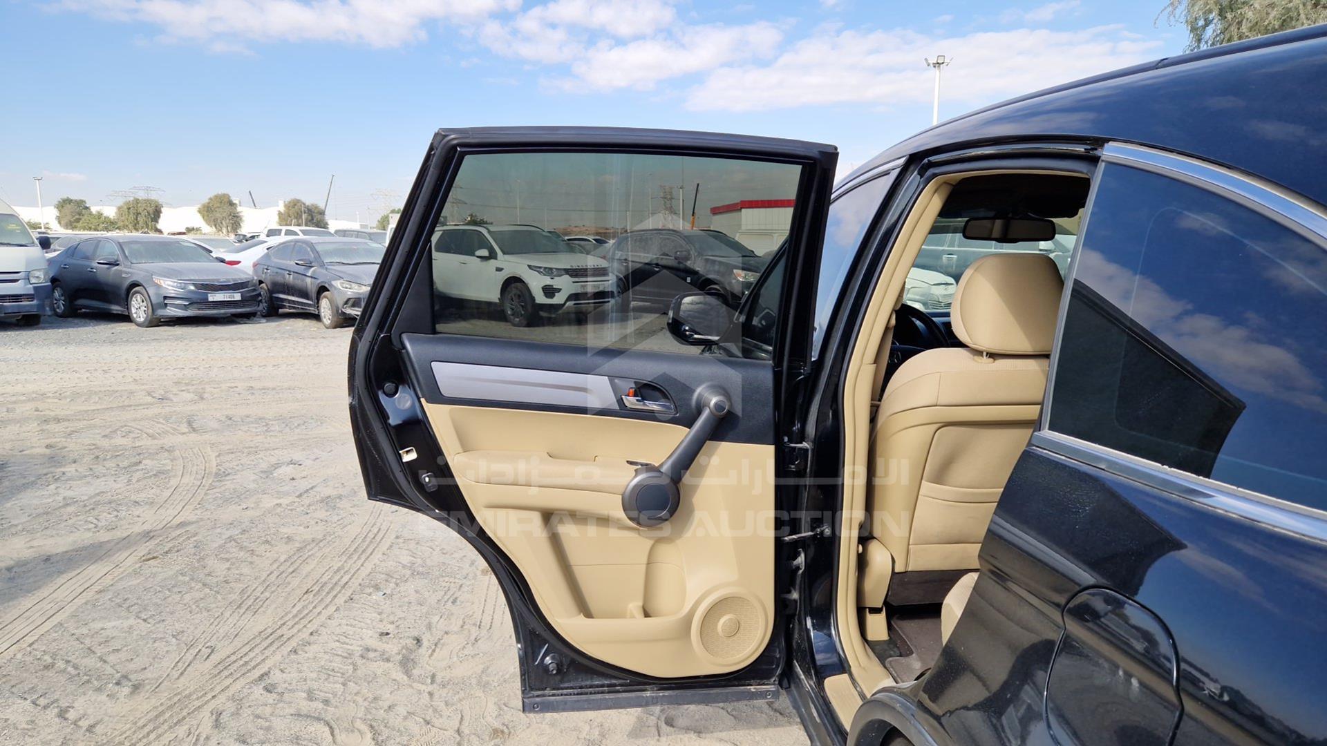 2011 HONDA CRV VIN: JHLRE4854BC400793