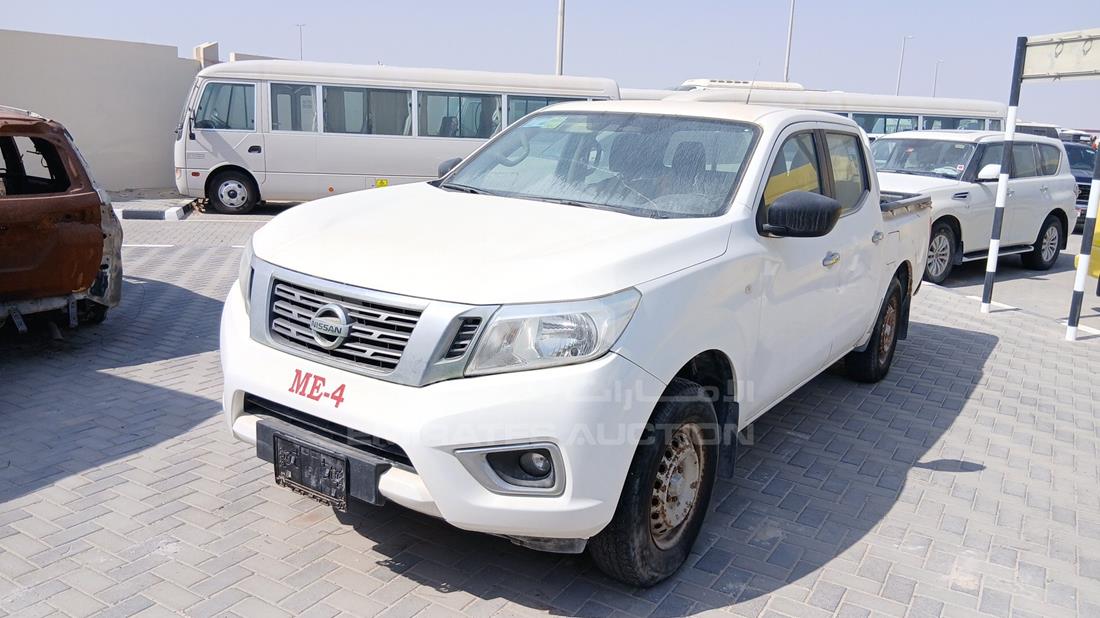 2022 Nissan Navara — Front Left Angle — Photo 6