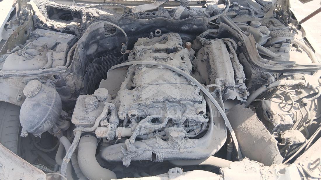 مرسيدس C200 2012 — خليج المحرك — صورة 28