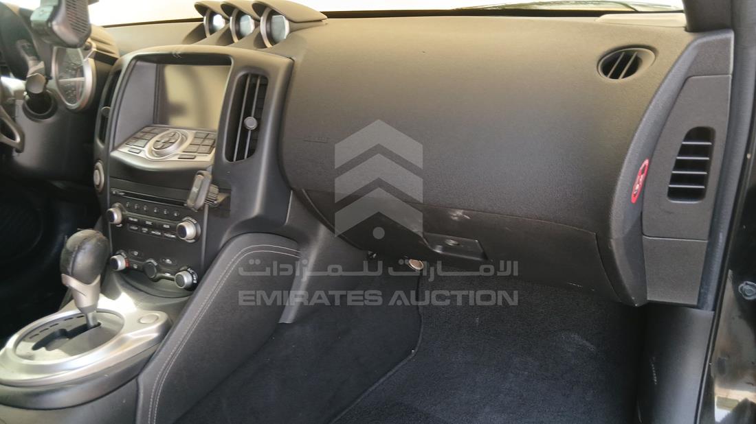 نيسان 370 Z 2014 — زاوية واجهة الراكب الأمامي الأيمن — صورة 19