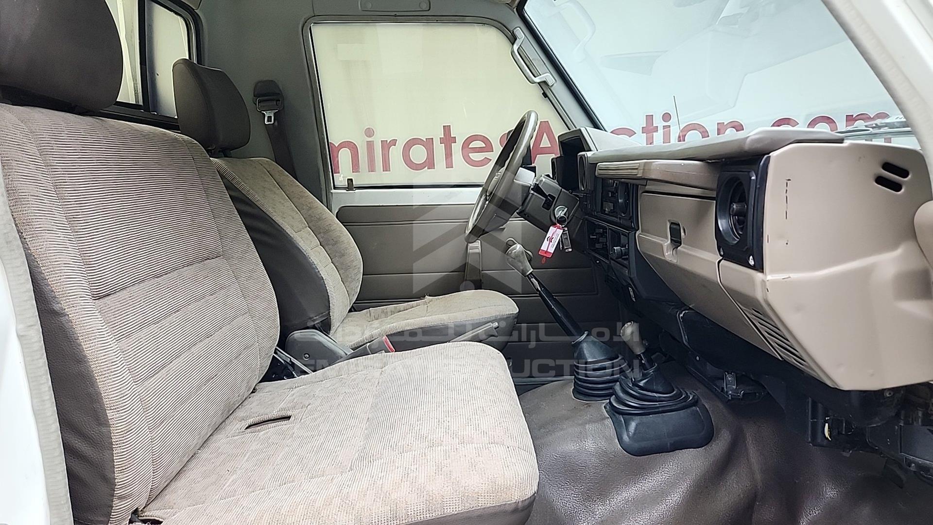 2008 TOYOTA LAND CRUISER PICKUP VIN: JTFLJ71J888015795
