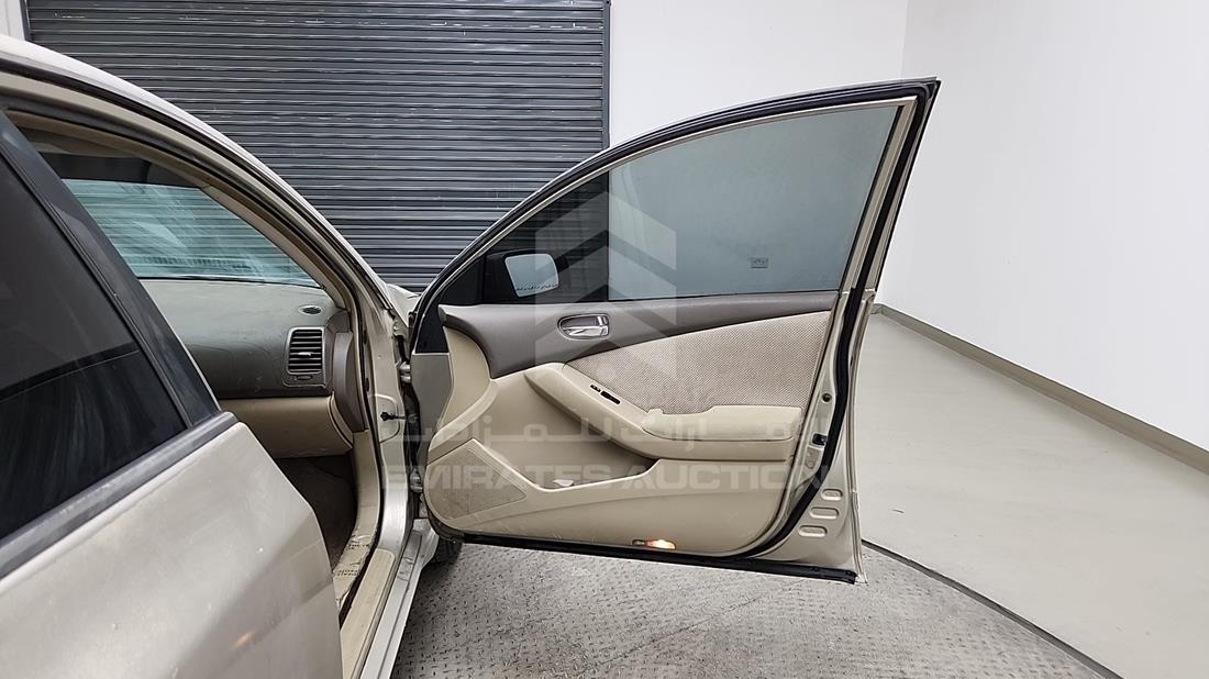 2009 Nissan Altima — Front Right Door — Photo 27