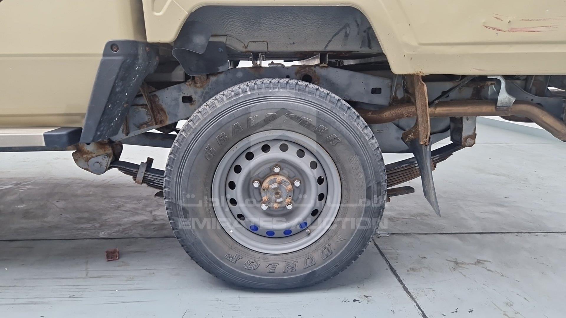 2018 TOYOTA LAND CRUISER VIN: JTFBU71J6J7069756