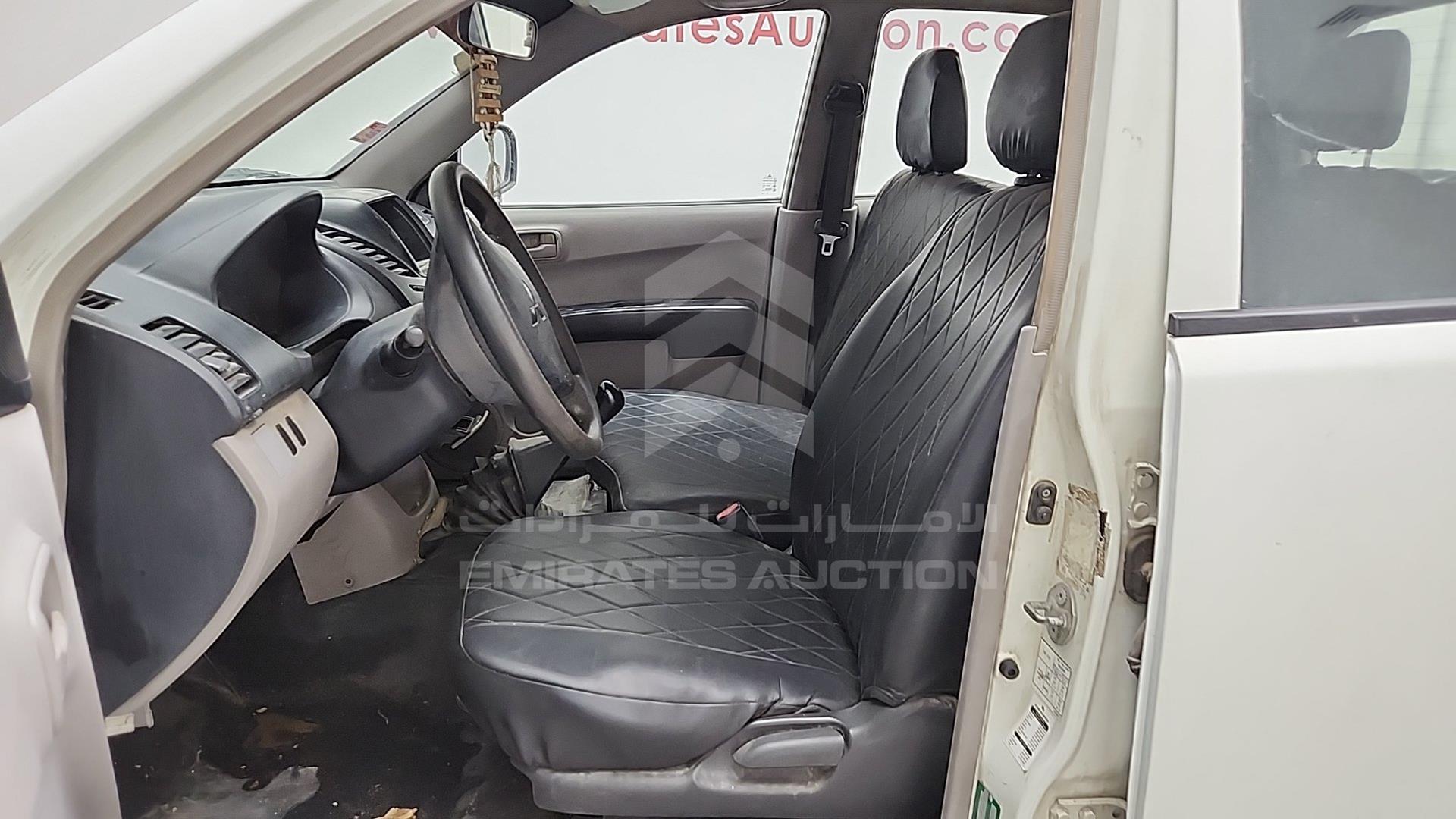 2013 MITSUBISHI L 200 VIN: MMBJNKA50DD007070