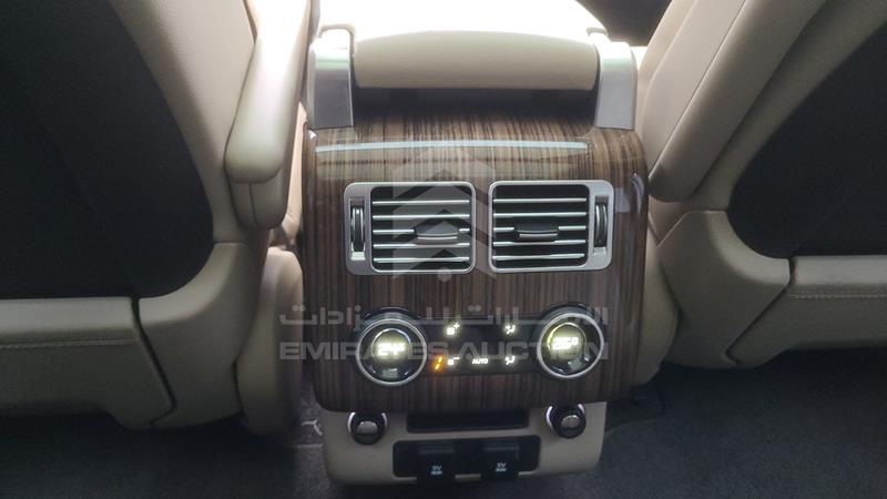 SALGA2BV6JA380966 Auction: EmiratesAuction Lot: 405807 SALGA2BV6JA380966 Range Rover Vogue SE 2018 BLUE Photo 6