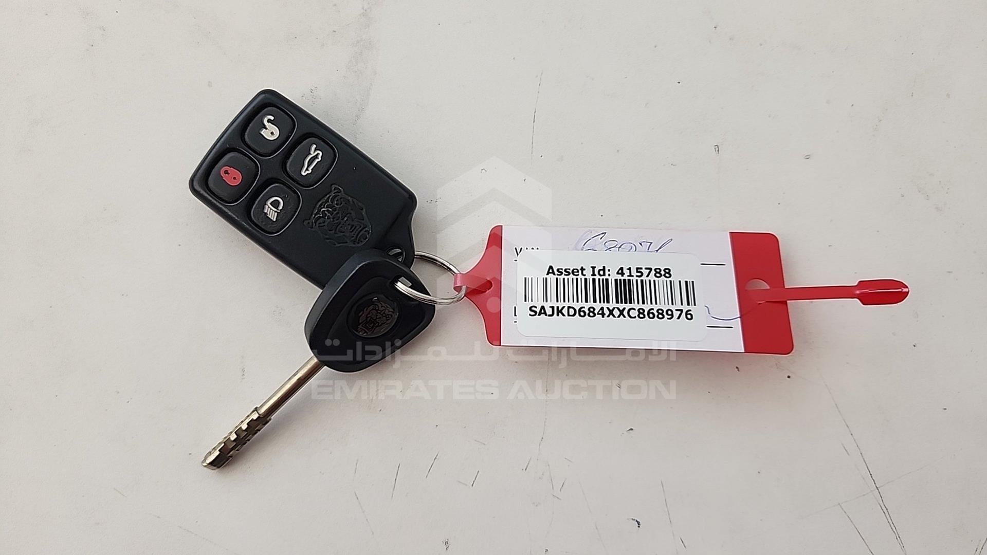 1999 JAGUAR X J 8 VIN: SAJKD684XXC868976