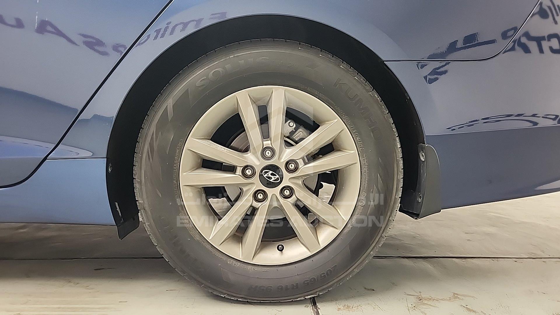 2016 HYUNDAI SONATA VIN: KMHE241G4GA109113