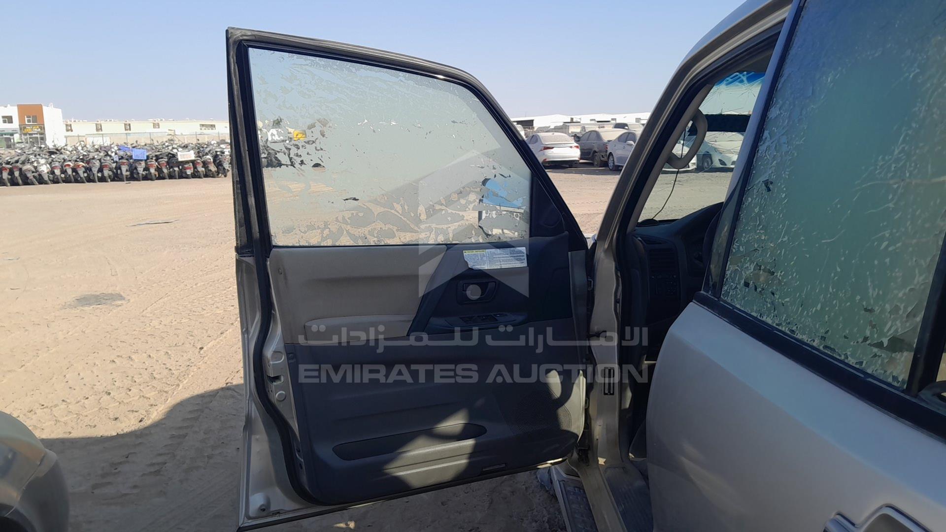 2007 MITSUBISHI PAJERO VIN: JMYLRV73W7J704401