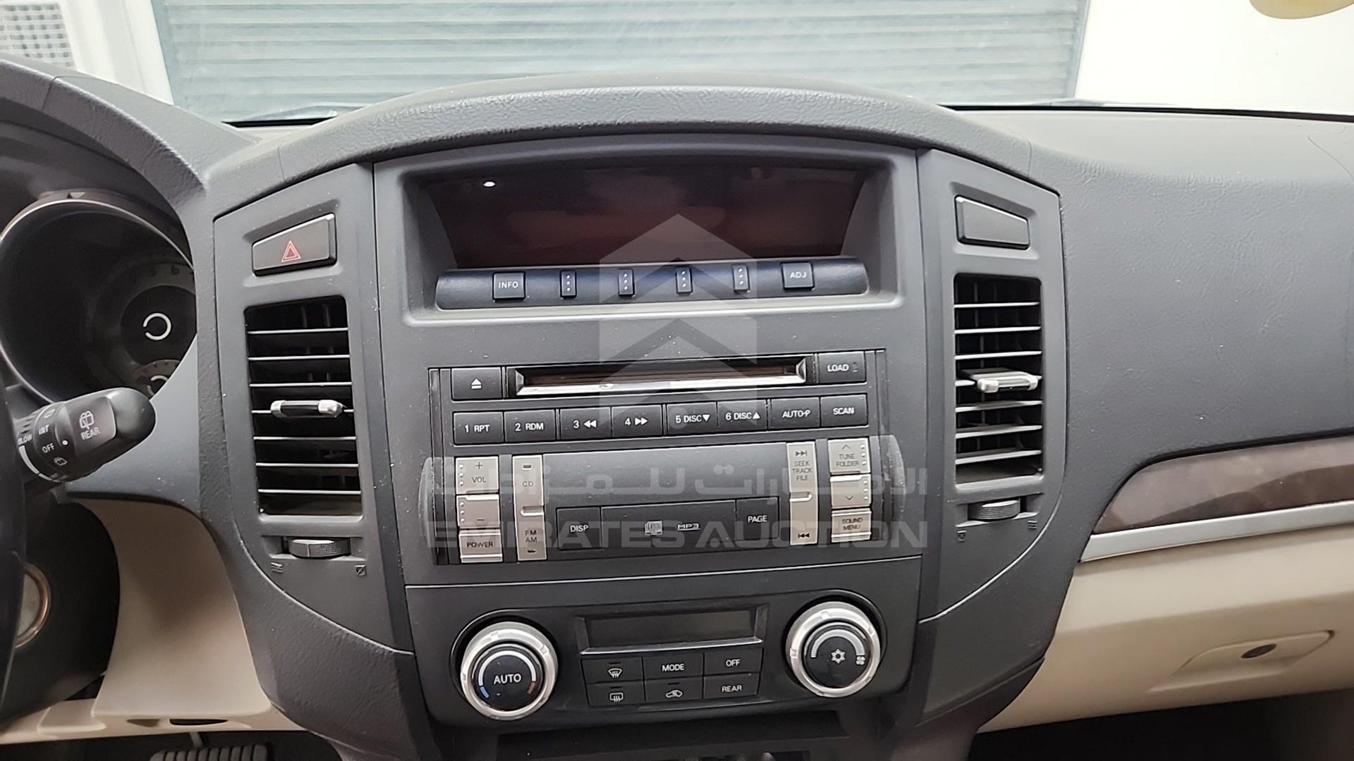 2010 MITSUBISHI PAJERO VIN: JMYLRV95WAJ702893