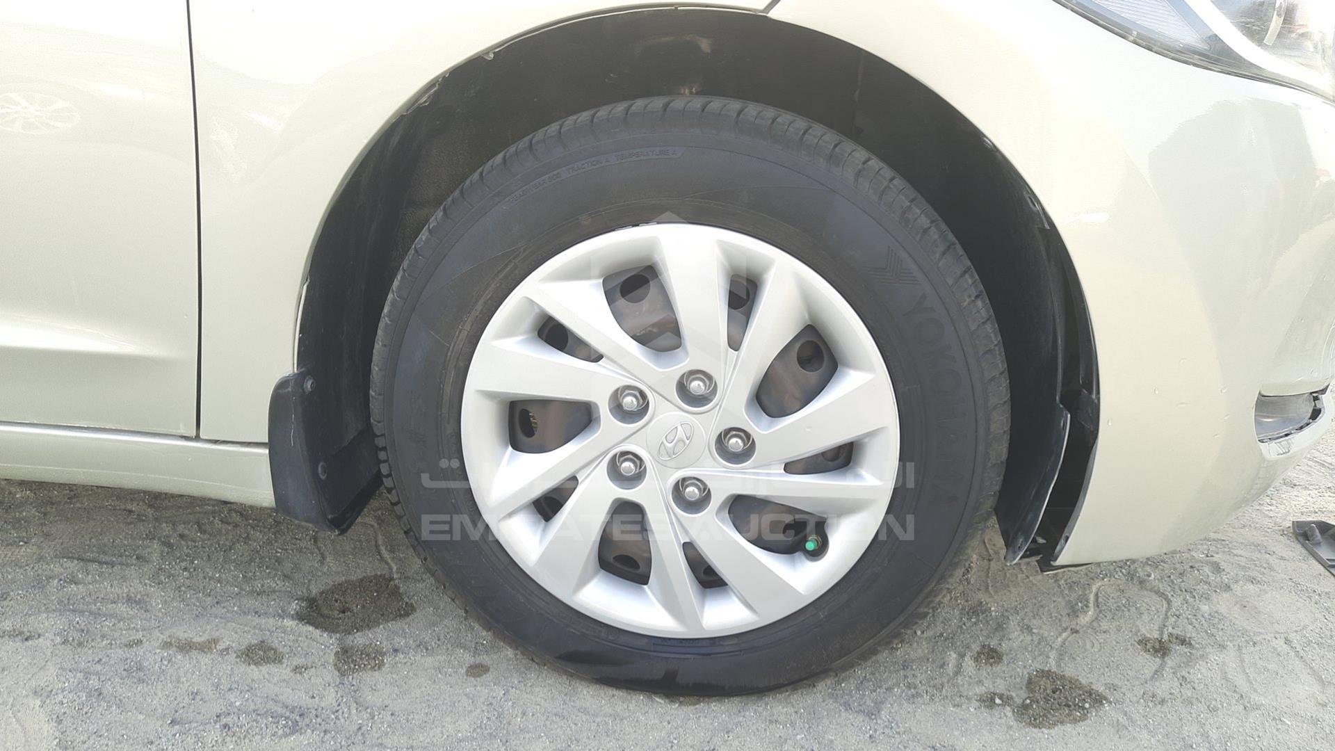 2017 HYUNDAI ELANTRA VIN: KMHD741F5HU180342