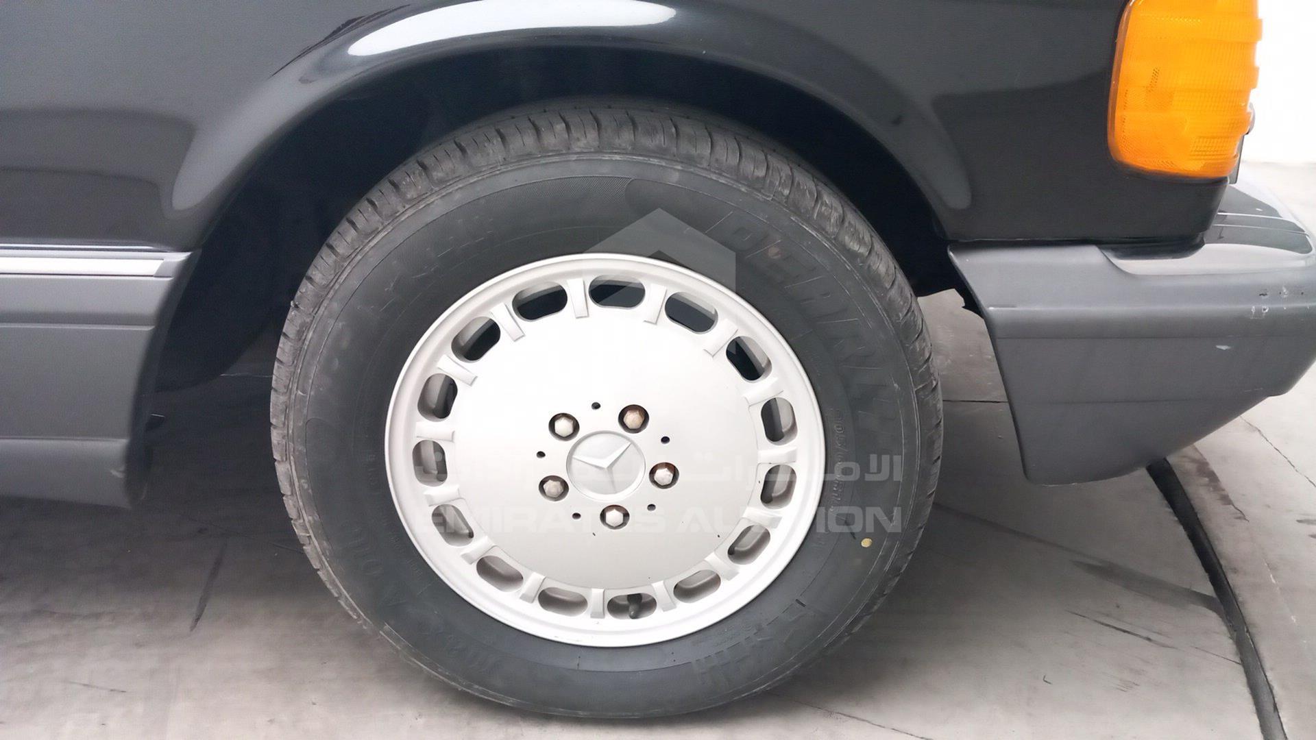 1990 MERCEDES SEL 560 VIN: WDBCA39E2LA503245