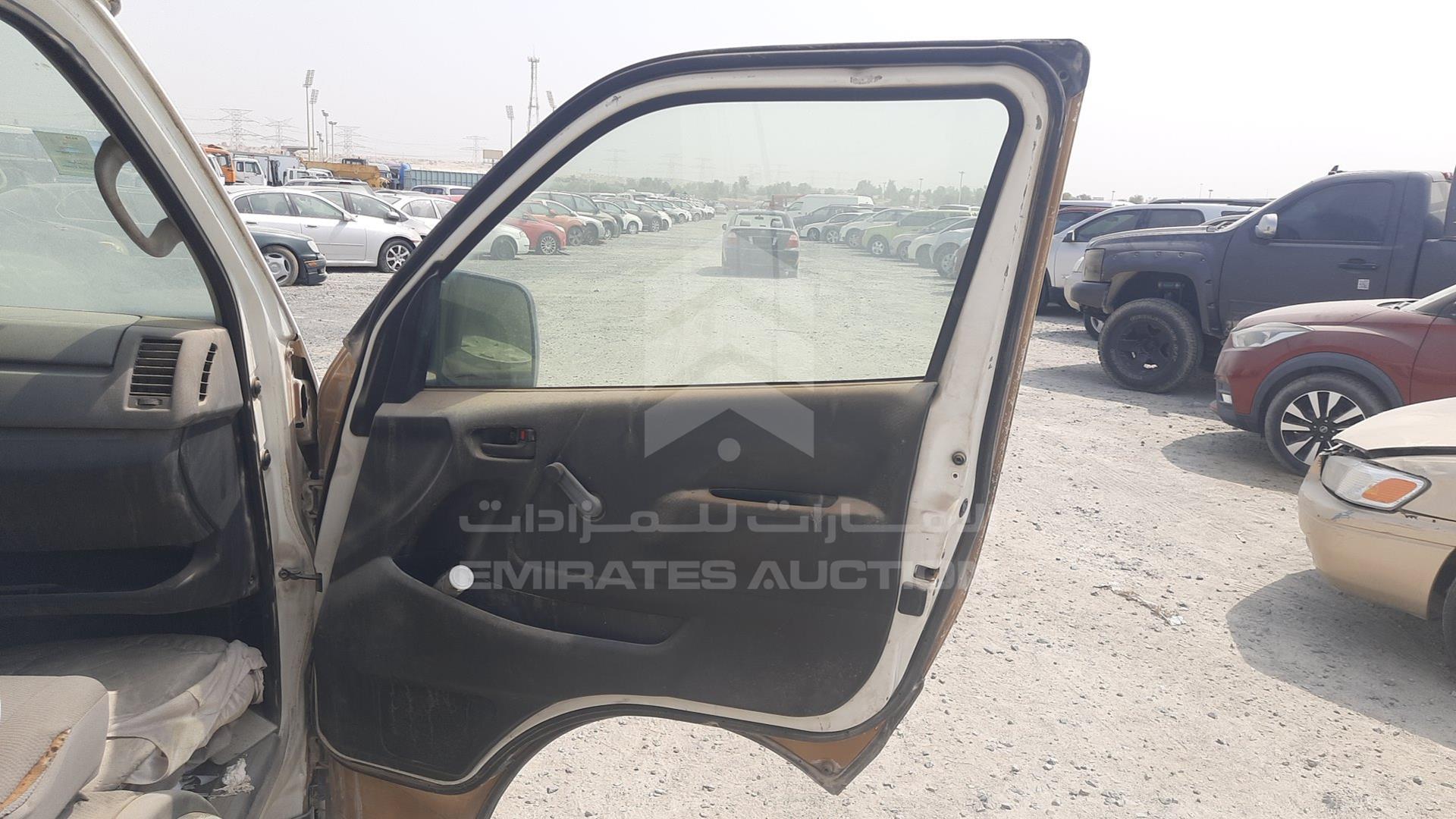2006 TOYOTA HIACE VIN: JTFHX02P860005682