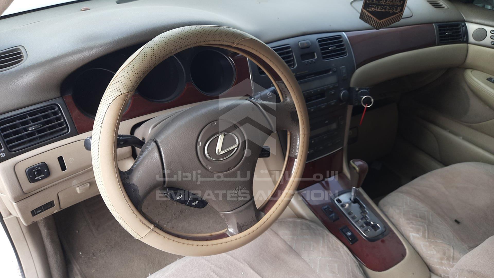2002 LEXUS ES 300 VIN: JTHBF30G820049888