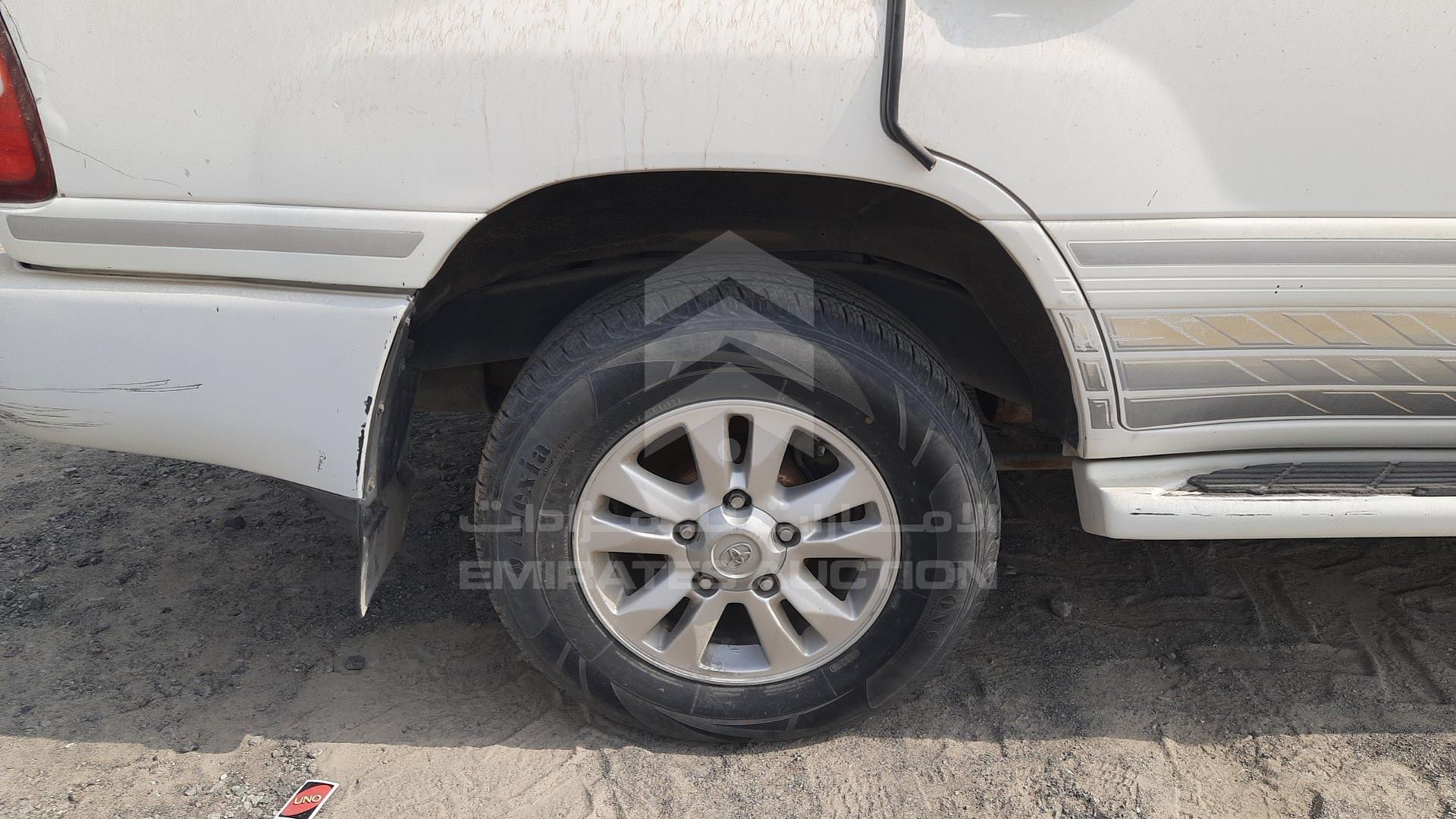 2001 TOYOTA LAND CRUISER VIN: JTEHJ09J815013879