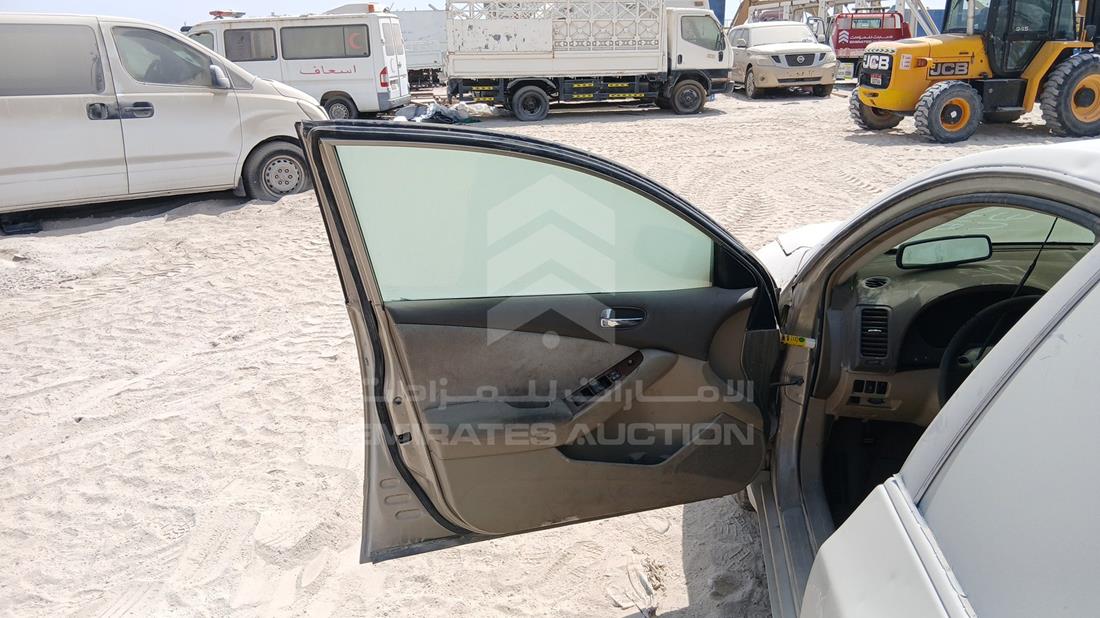 نيسان التيما 2009 — الباب الأمامي الأيسر — صورة 11
