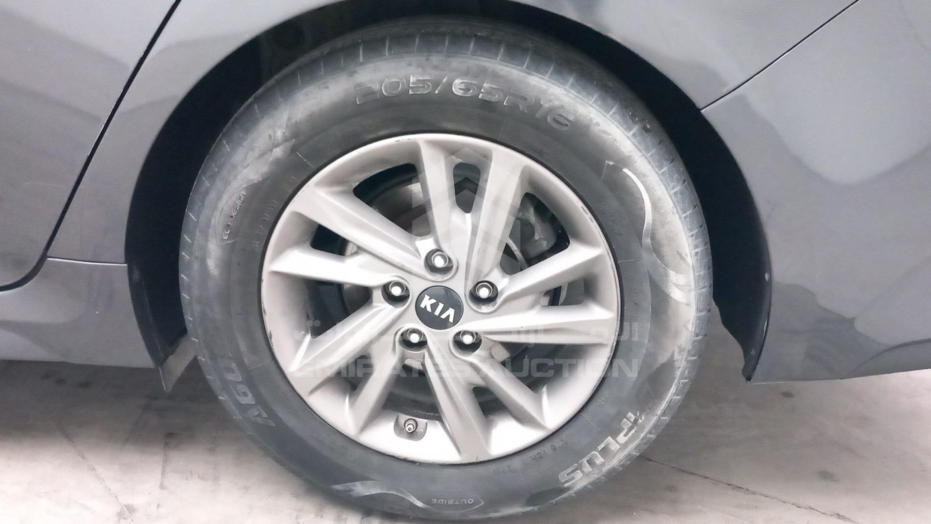 2020 KIA OPTIMA VIN: 5XXGT4L32LG424785