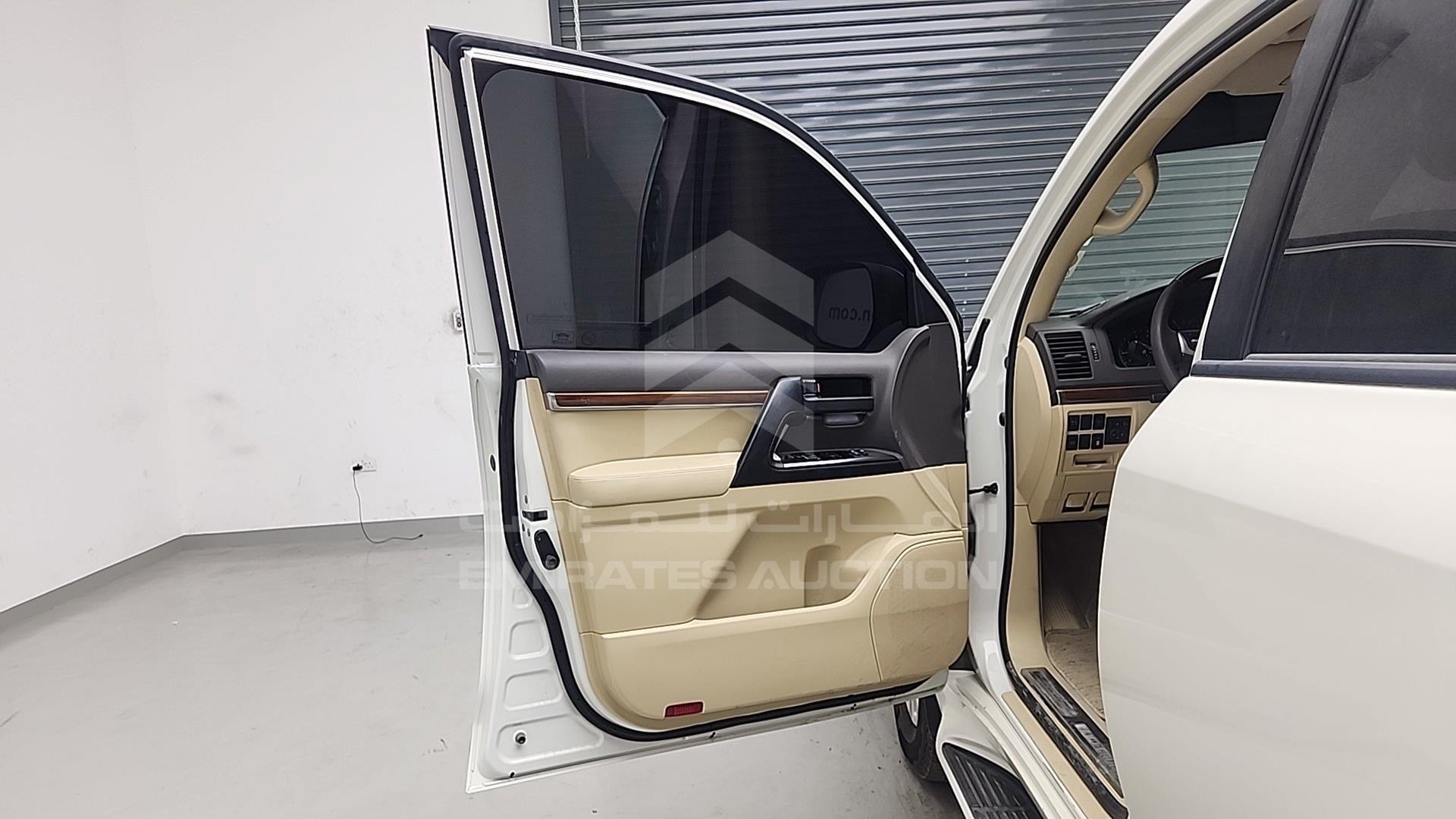 2017 TOYOTA LAND CRUISER GXR V6 VIN: JTMHU01J4H5125418