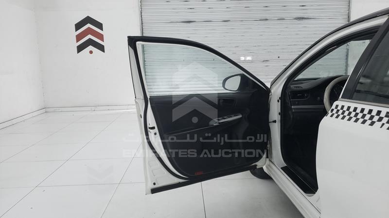6T1BF9FK0HX697032 Auction: EmiratesAuction Lot: 404487 6T1BF9FK0HX697032 Toyota Camry 2017 WHITE Photo 10