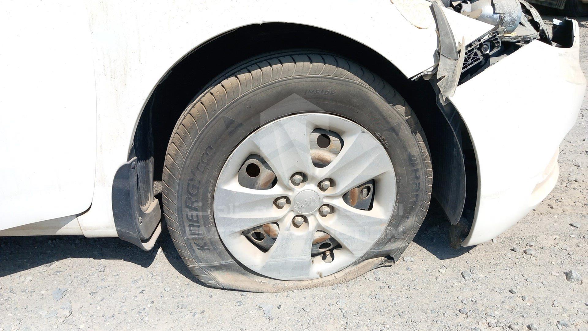 2013 KIA CERATO VIN: KNAFK4111D5806888