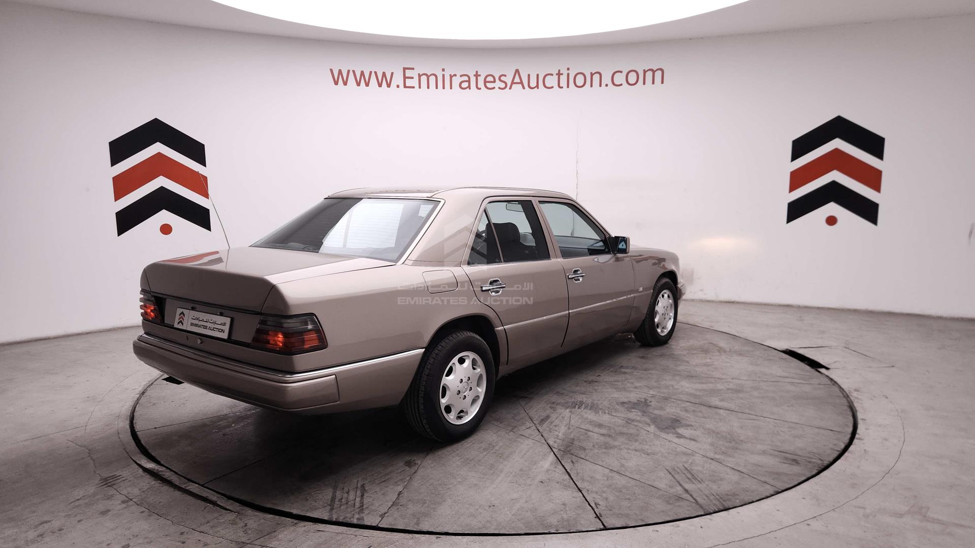 1993 MERCEDES E320 VIN: WDB1240321B880273