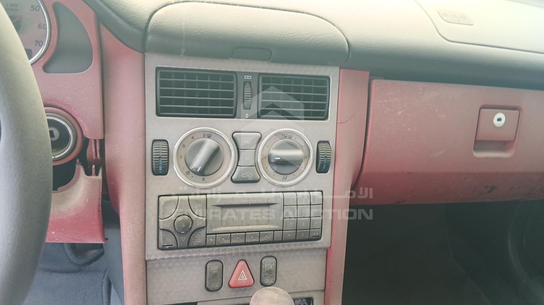 مرسيدس اس ال كى 230 2002 — نظم الترفيه وكاميرا المراقبة والملاحة — صورة 15