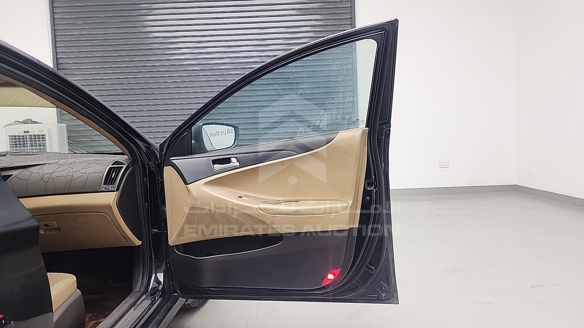 2014 HYUNDAI SONATA VIN: KMHEB41CXEA557706