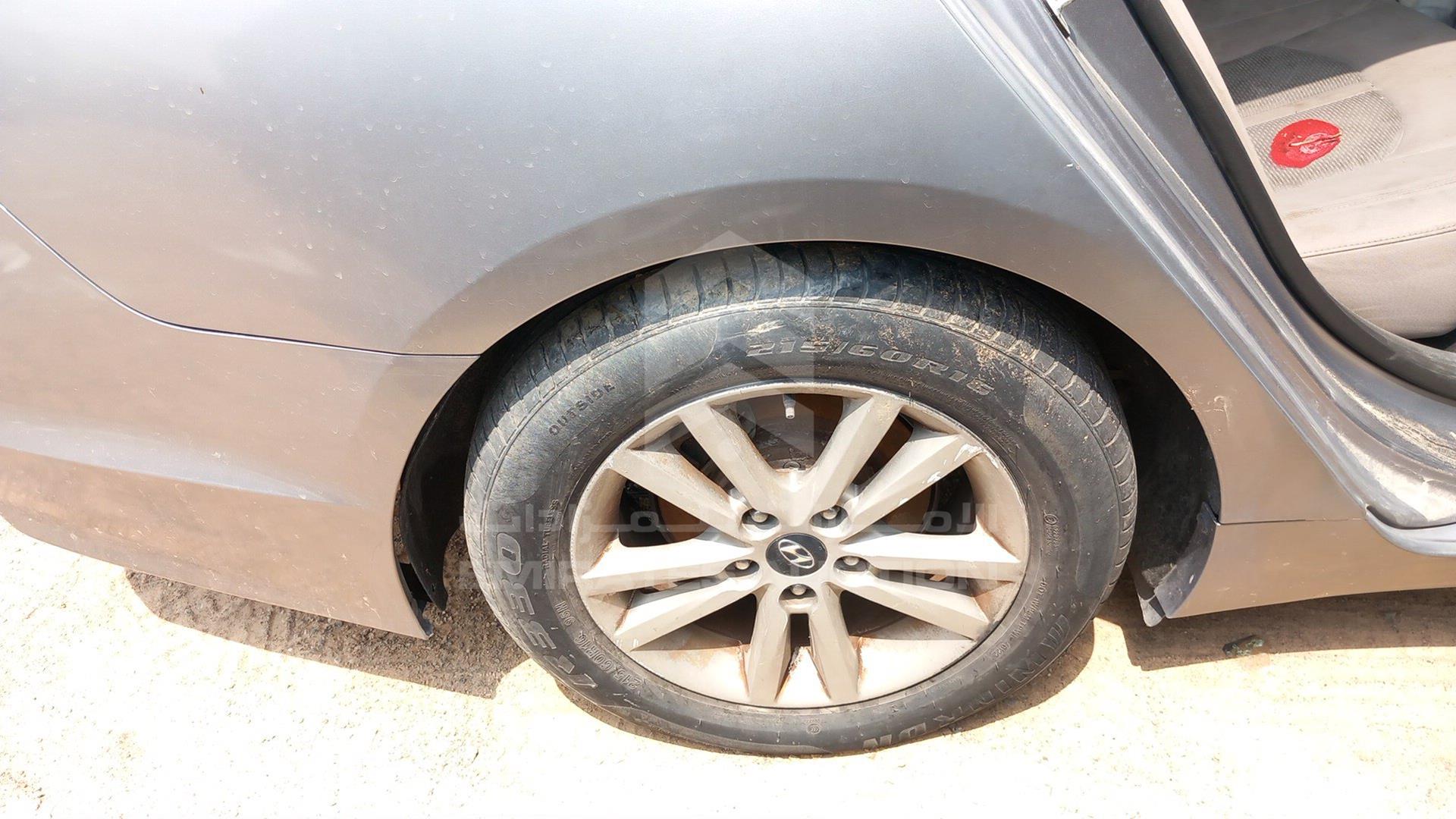 2015 HYUNDAI SONATA VIN: 5NPE24AF8FH039795