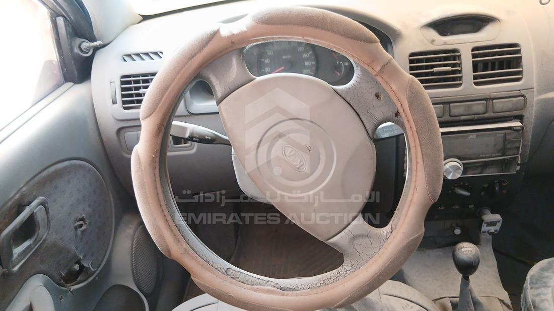 2005 Kia Rio — Steering & Mounted Controls — Photo 13
