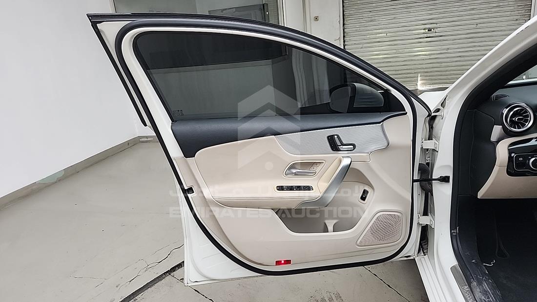 مرسيدس A220 2021 — الباب الأمامي الأيسر — صورة 13