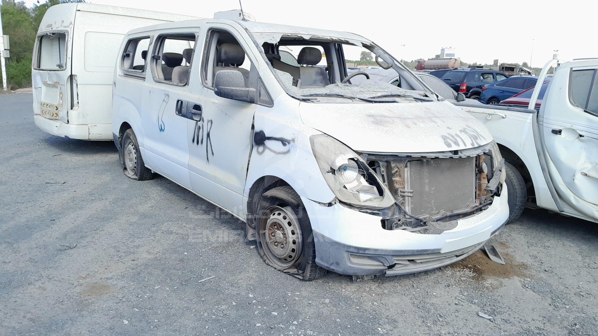 2011 HYUNDAI H1 VIN: KMJWA37R3BU282315