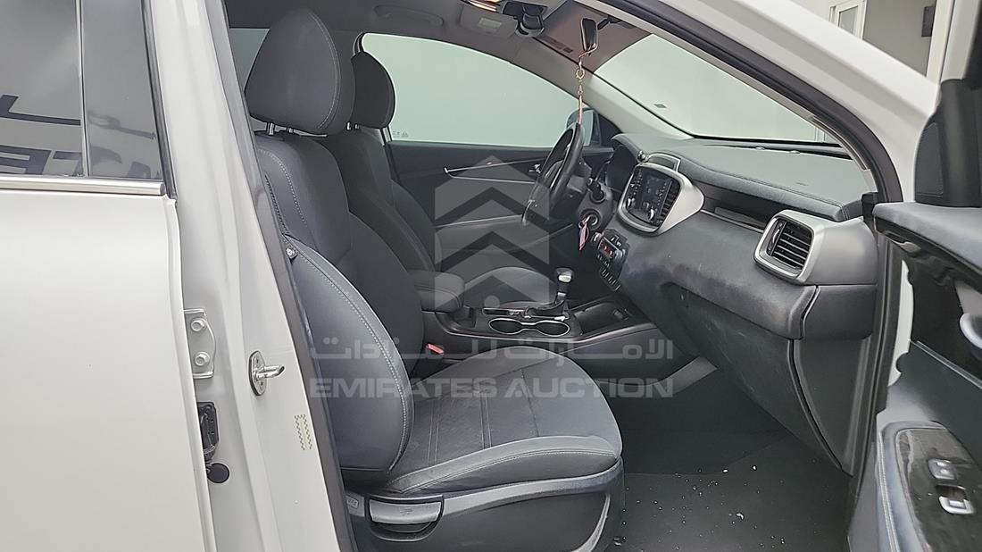 2019 Kia Sorento — Front Right Passenger Seat View — Photo 30