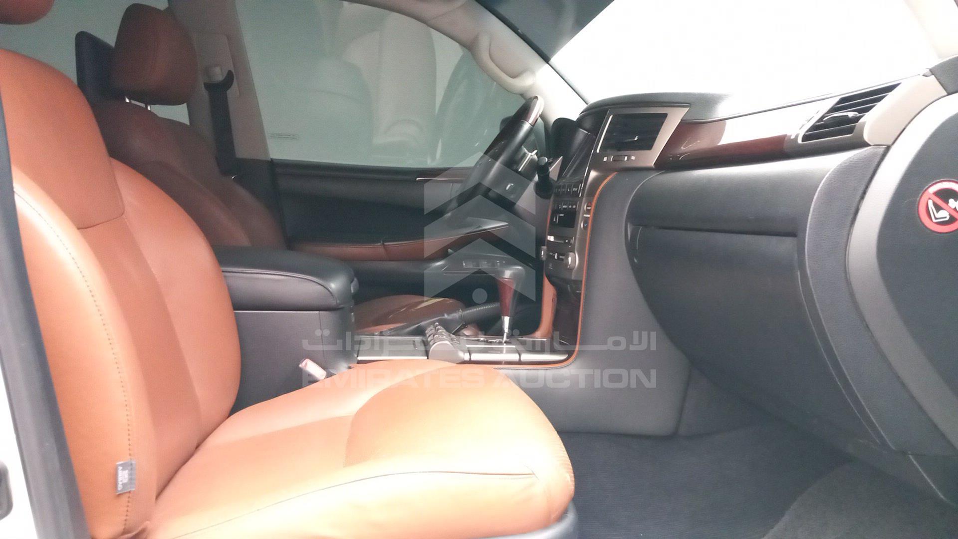2014 LEXUS LX 570 VIN: JTJHY00W2E4138734
