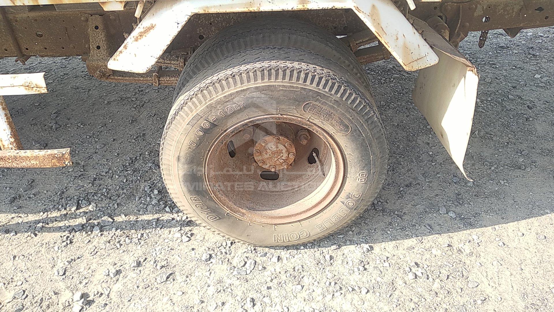 2010 ISUZU NKR VIN: LWLNKR8H7AL037000