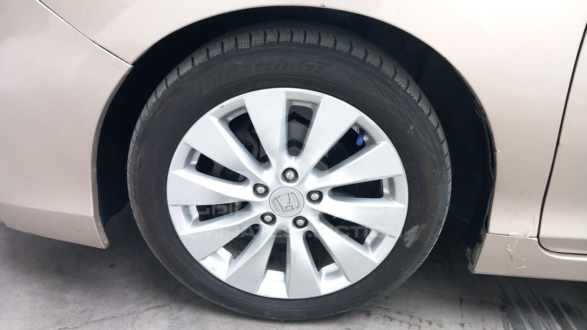 2016 HONDA ACCORD VIN: LUCCR2625G3405914