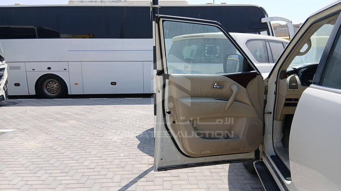 نيسان باترول 2019 — الباب الأمامي الأيسر — صورة 10