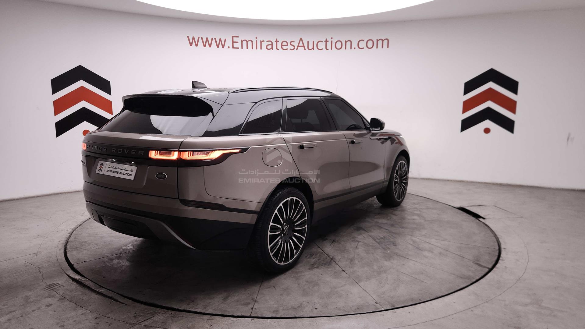 2019 RANGE ROVER VELAR VIN: SALYA2BX7KA223325