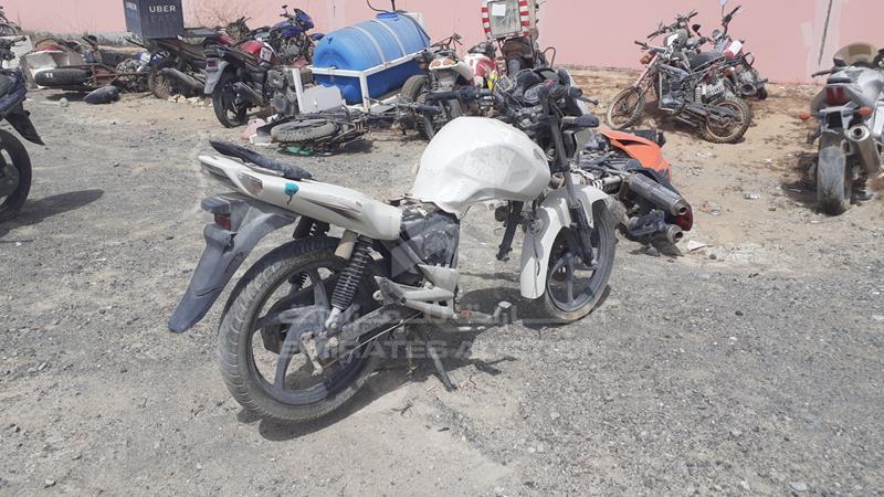 VIN: MB8NG49A5G8100282 Auction: EmiratesAuction Lot: 406993 VIN: MB8NG49A5G8100282 Suzuki Motorbike 2016 WHITE Photo 7