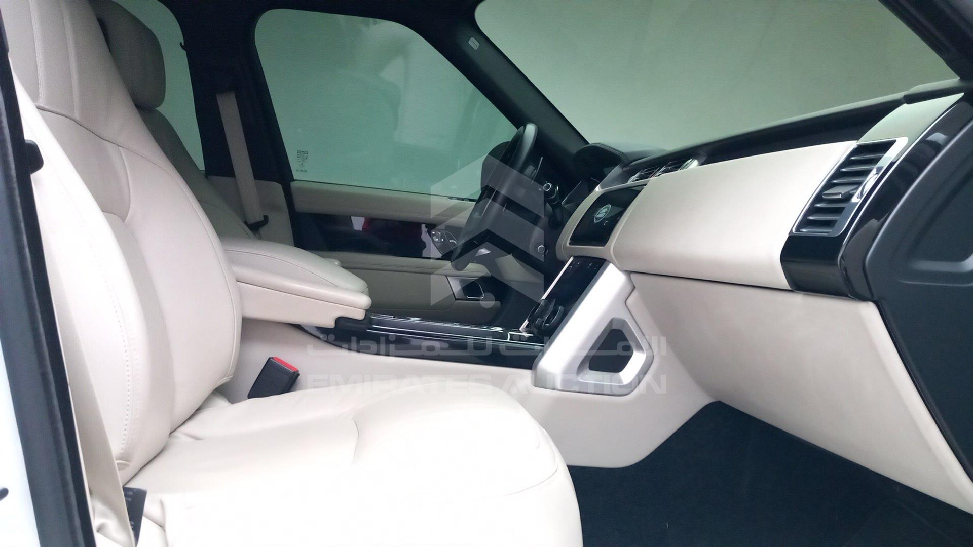2018 RANGE ROVER HSE VIN: SALGA2BV0JA389243