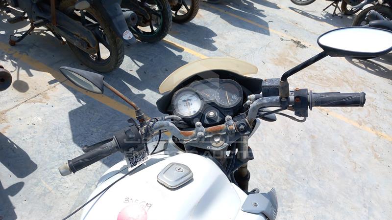 ME1KG0593D2003482 Auction: EmiratesAuction Lot: 406851 ME1KG0593D2003482 Yamaha Motorbike 2013 SILVER Photo 10