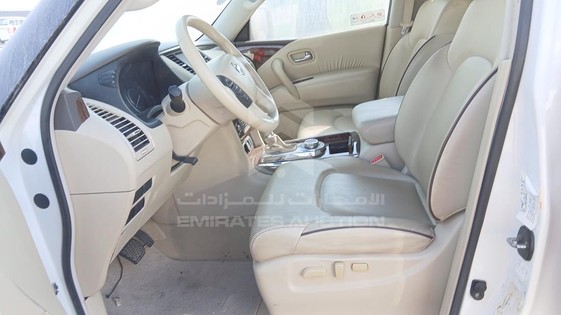 نيسان باترول 2019 — زاوية السائق الأمامية اليسرى — صورة 13