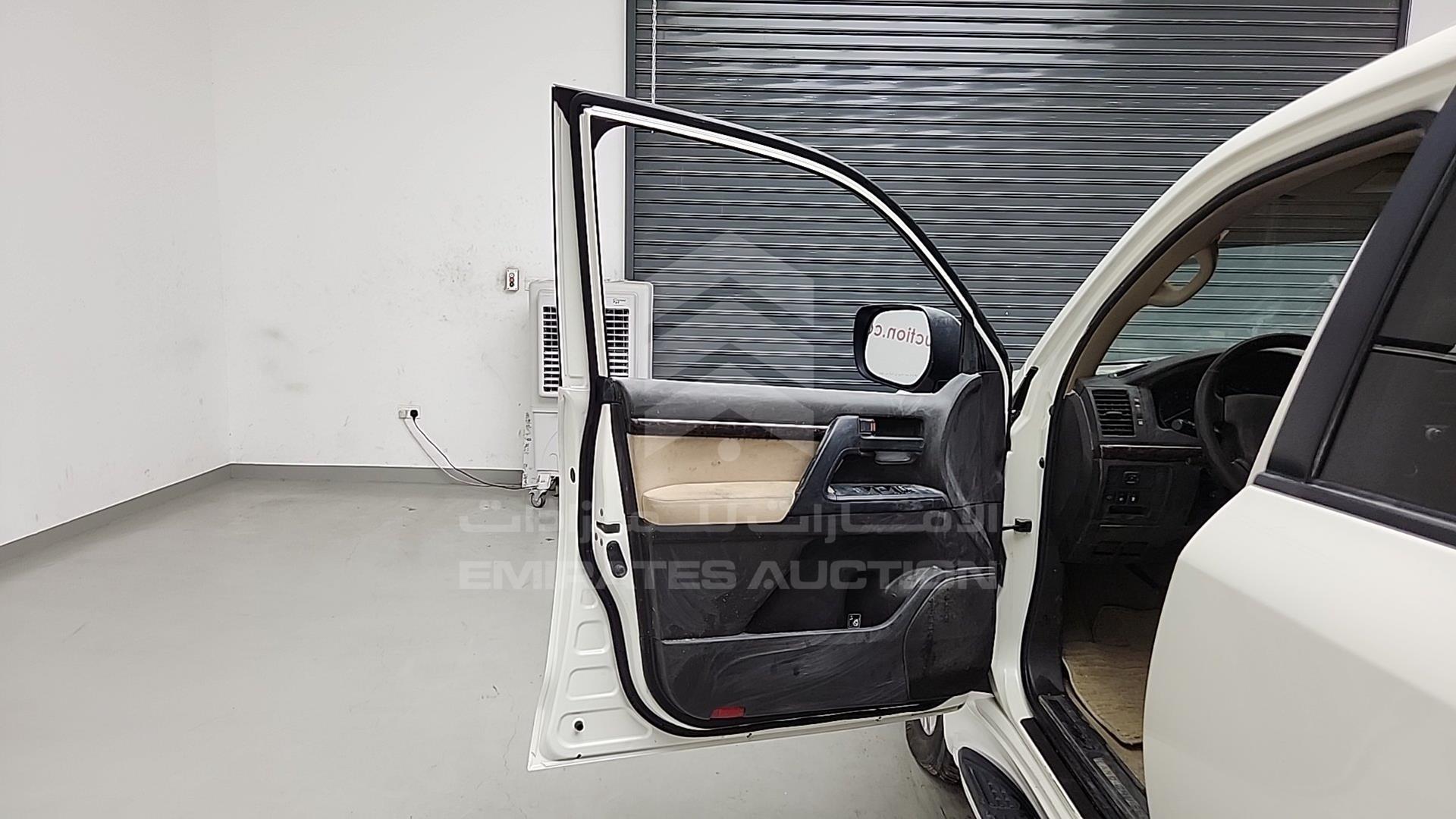 2011 TOYOTA LAND CRUISER VIN: JTMHU09J1B5054464