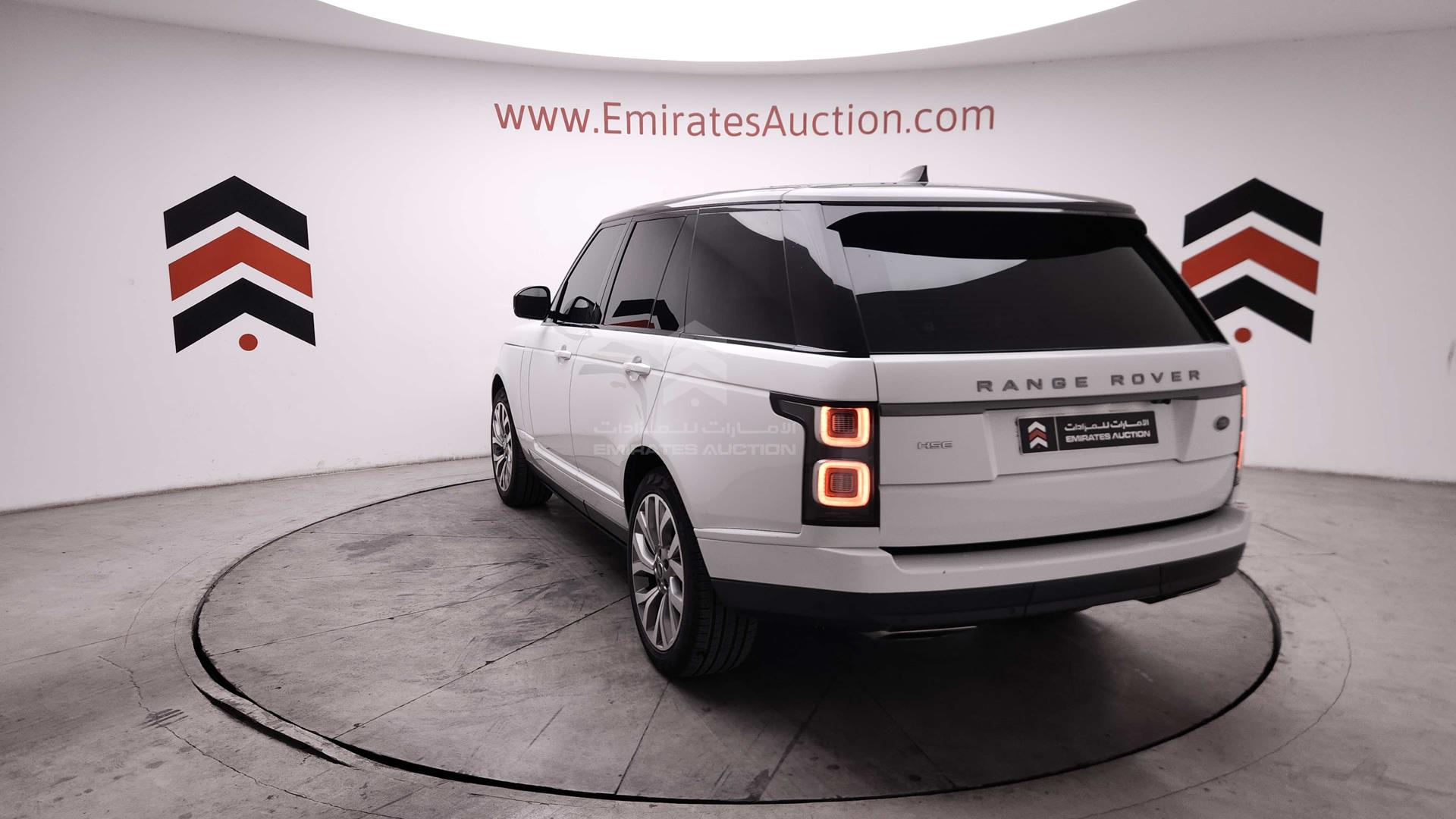 2018 RANGE ROVER HSE VIN: SALGA2BV0JA389243